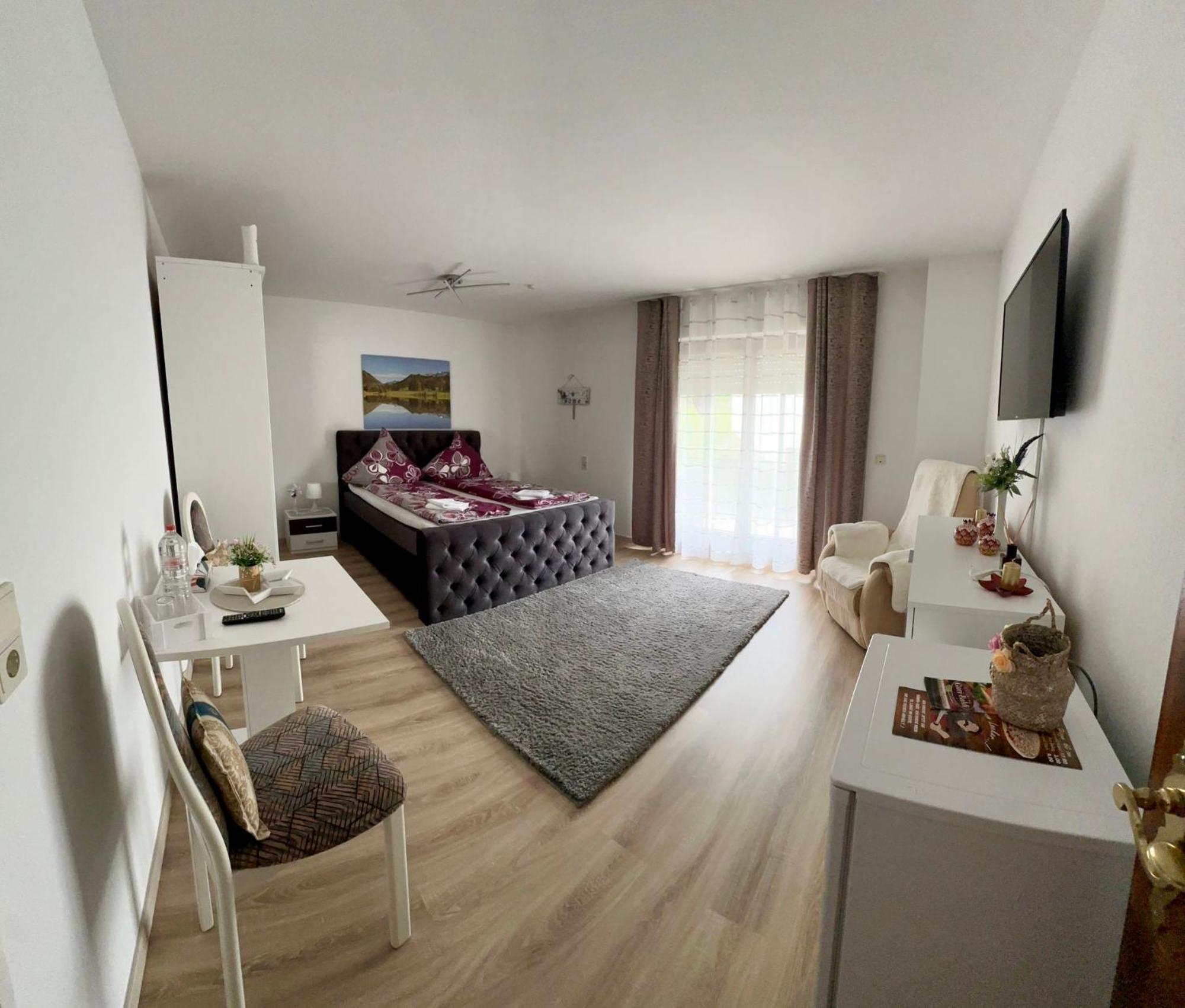 Haus Am Burghain Naumburg  Ngoại thất bức ảnh